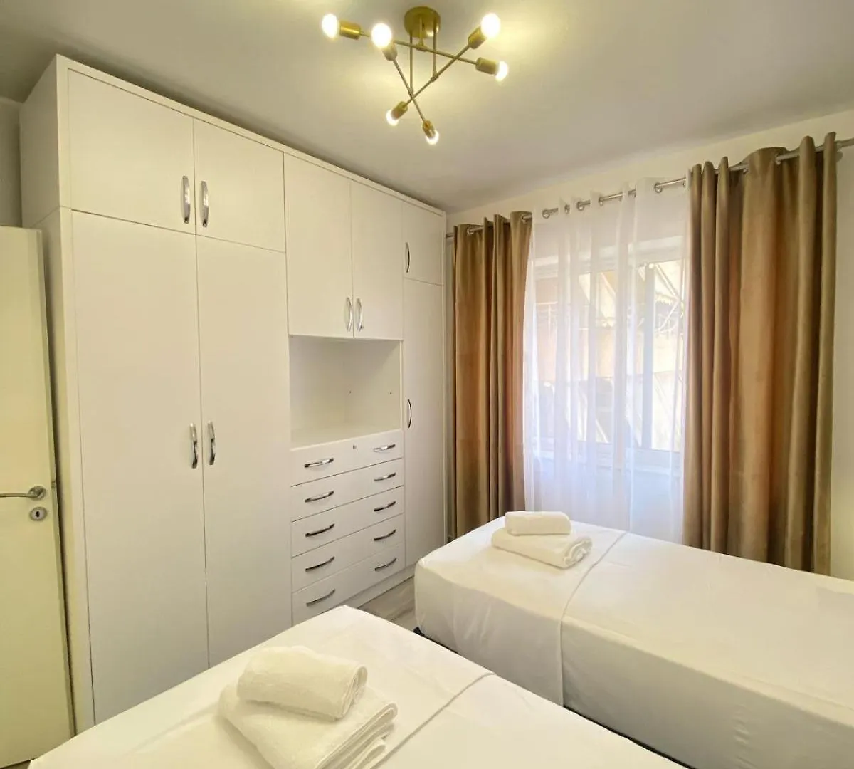 Azure Nest Apartment Sarandë
