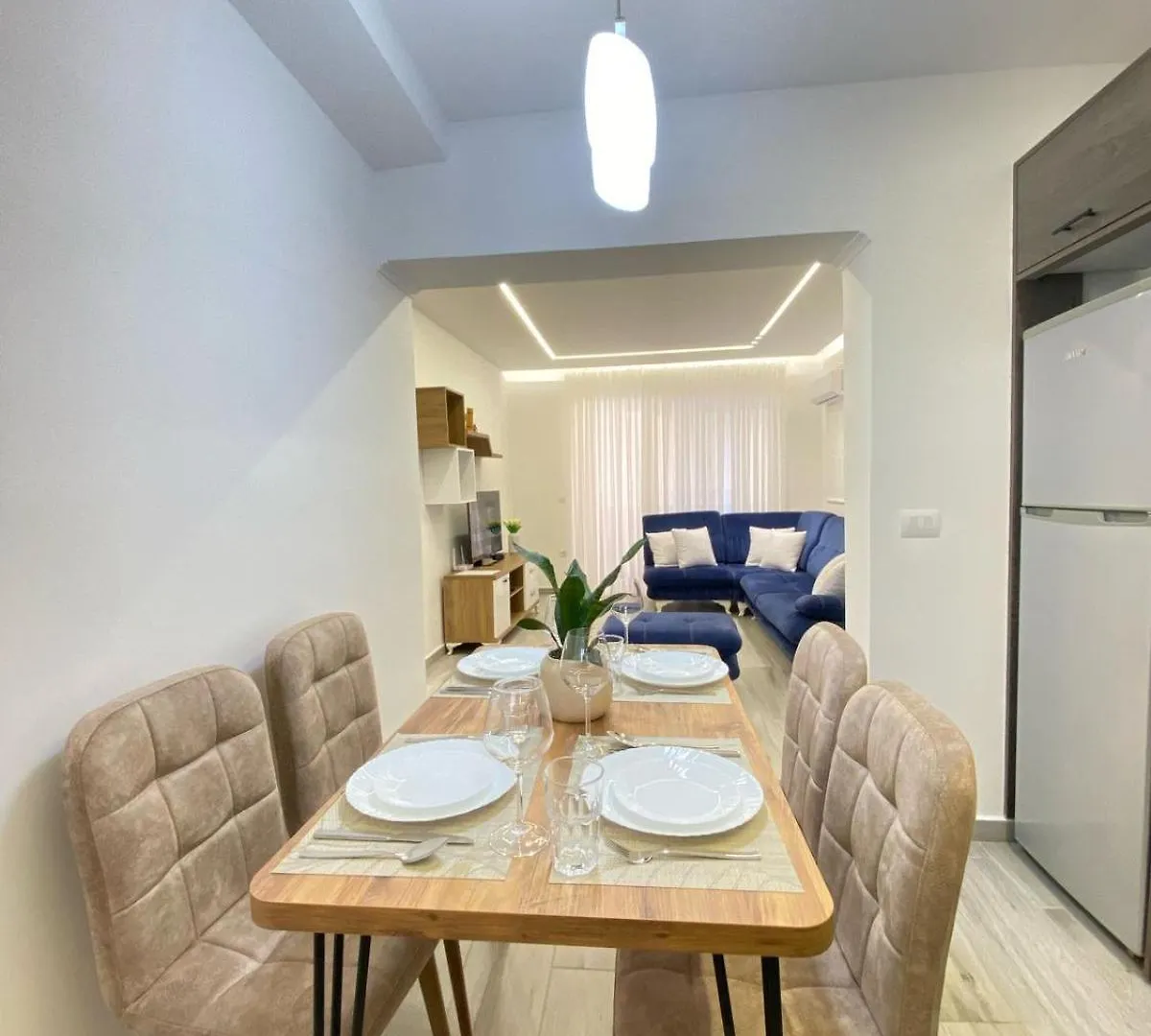Azure Nest Apartment Sarandë 0*,